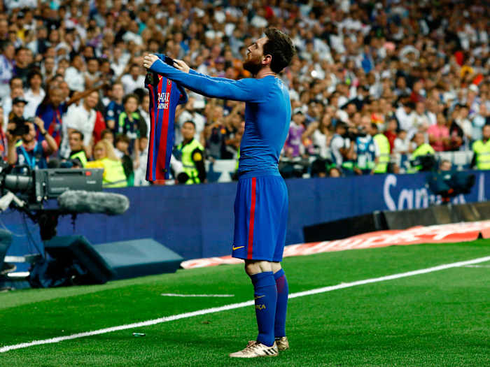messi-shirt-barcelona-real-madrid.jpg